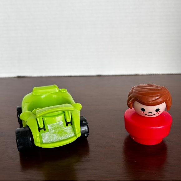 4 Sets for $20 - Two Fisher Price Little People Replacement Pieces Girl Car - Picture 5 of 11